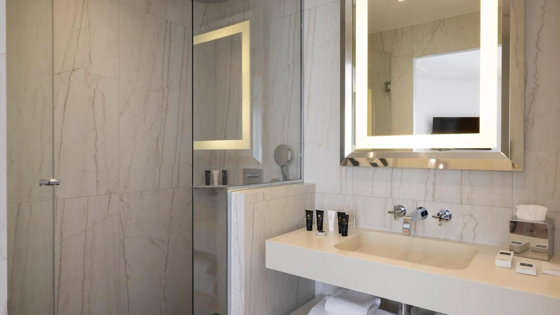 Hotel De Castiglione Paris 4*,