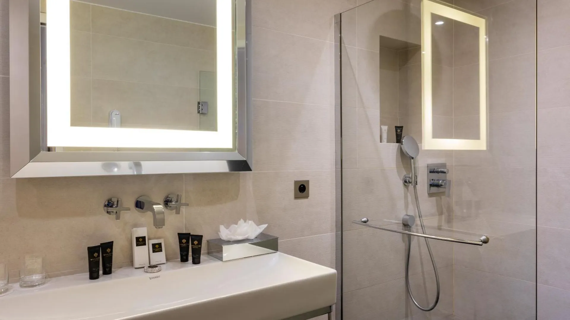 Hotel De Castiglione Paris 4*,
