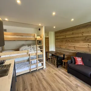 https://les-clarines-val-disere.hotels-rhonealpes.com